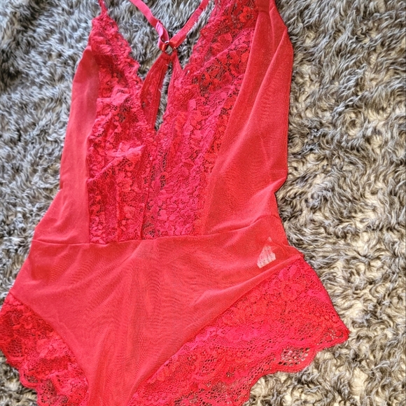 LINGERIE - Picture 1 of 15